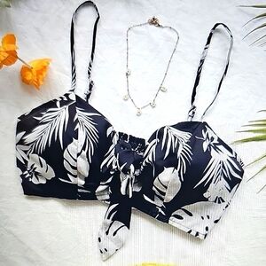 NWT Ao Mao Two Tone Floral Black and White Women's Front Tie Top Large